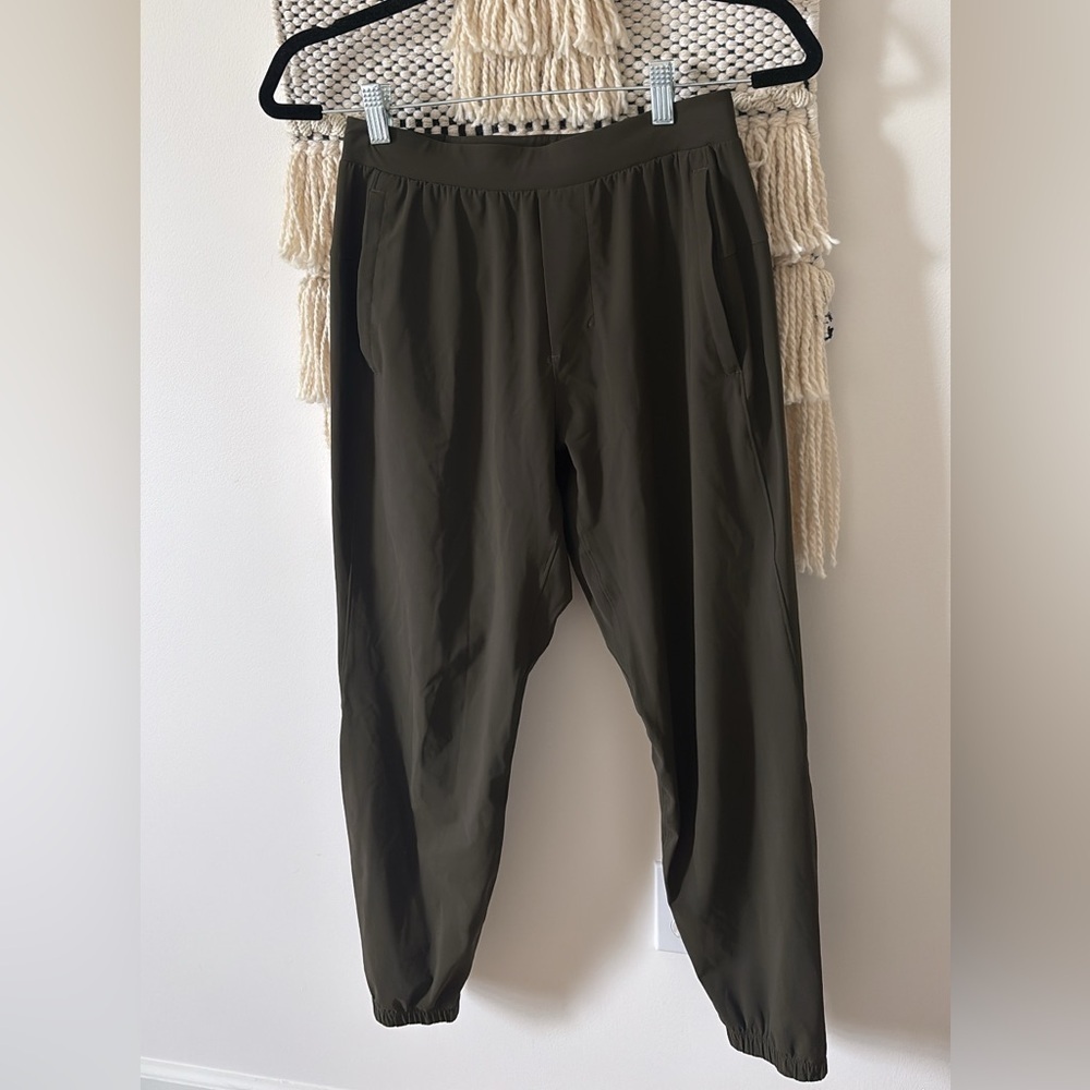 Lululemon Adapted State High Rise Jogger Pants in Olive Green Ankle Zip Size XS